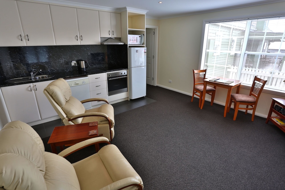 Stanley Hotel And Stanley Village Apartments 36/50