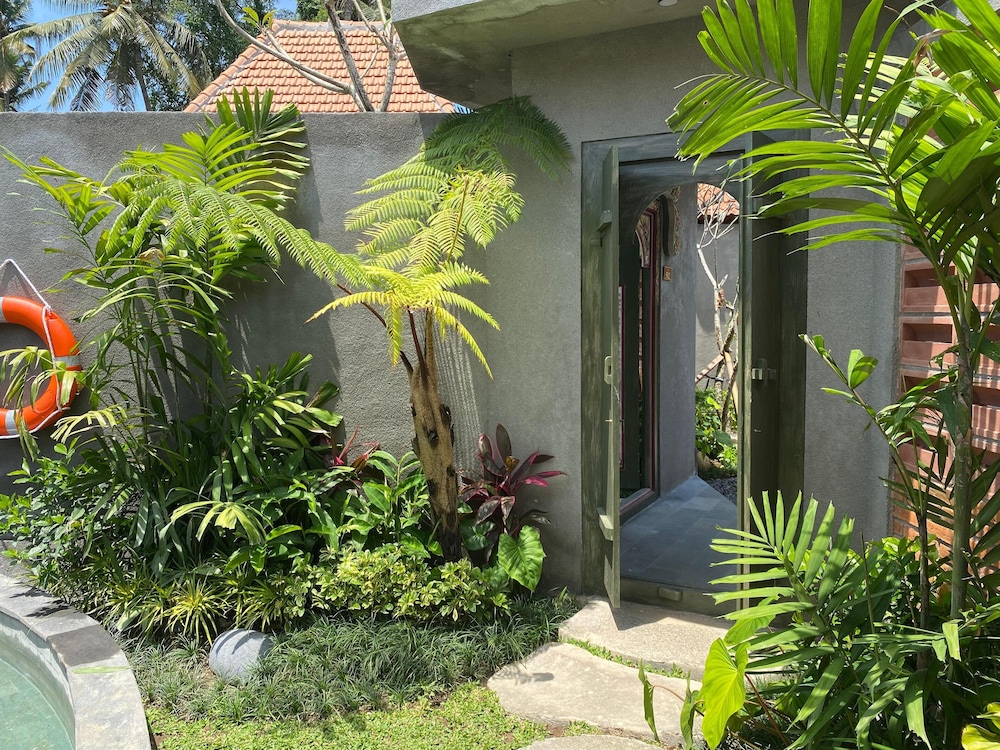 Yana Villas Kemenuh 60/68