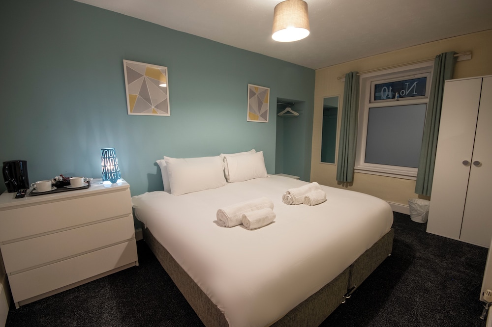 Irvine Riverside Guesthouse by Payman Club 8/32