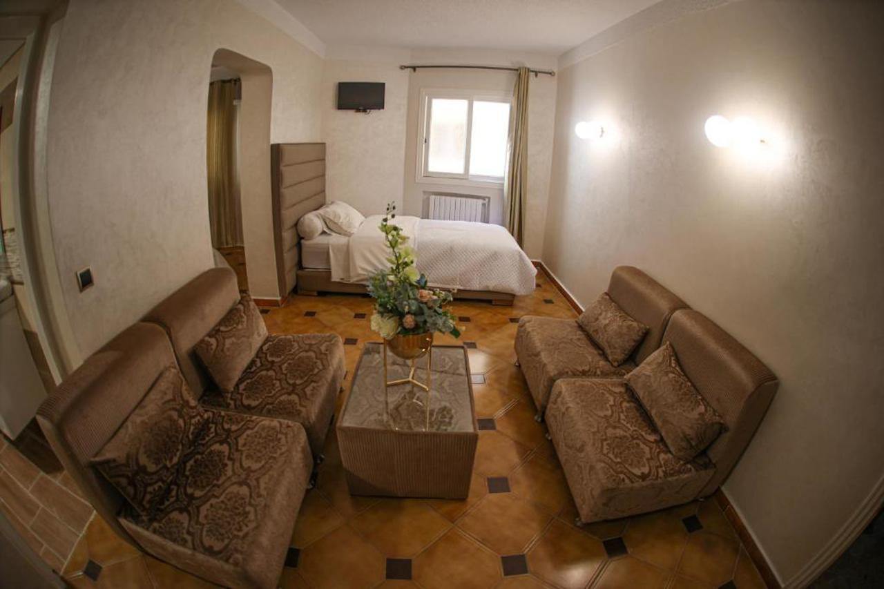 Hotel Des Lilas 18/18