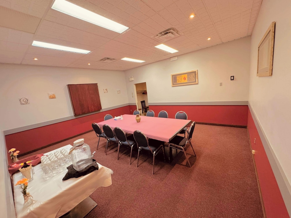Travelodge by Wyndham Prince Albert 19/29