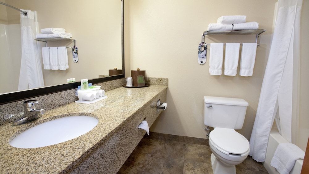 Holiday Inn Express Jamestown 12/39