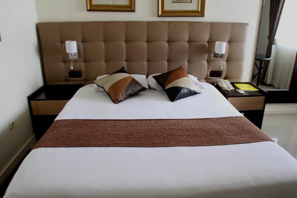 HOTEL MONTE CARLO 29/52