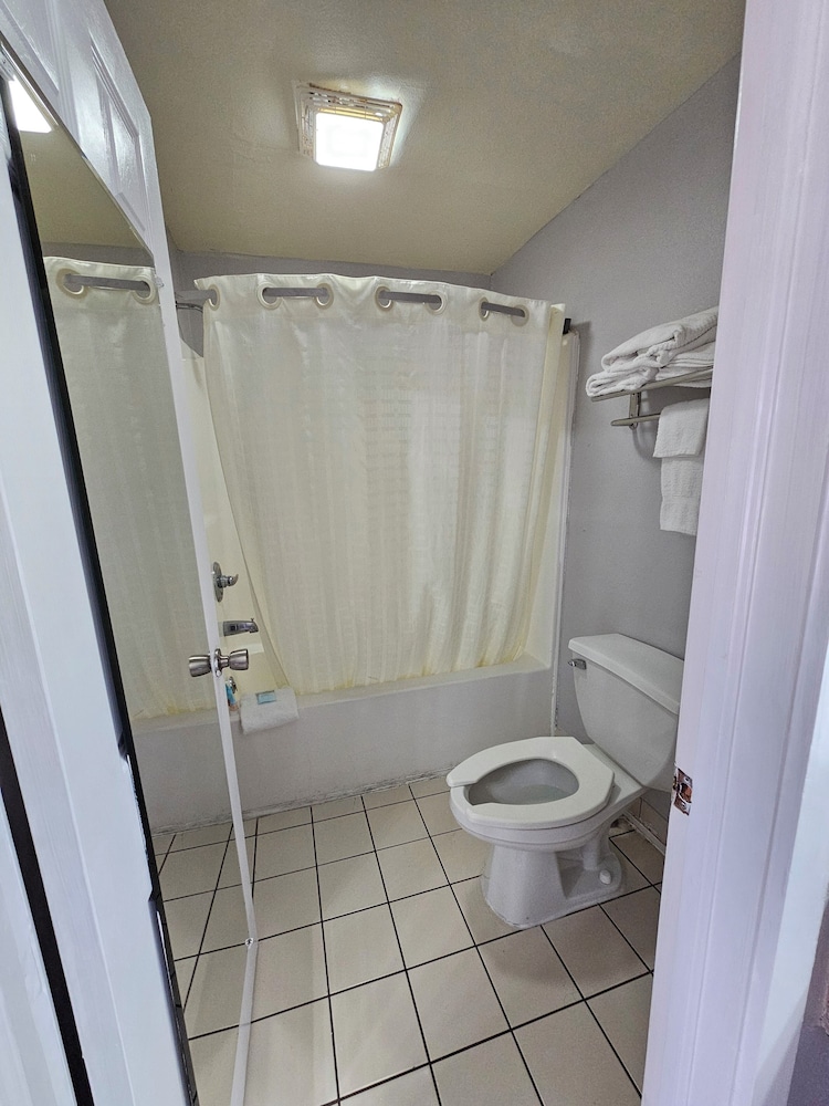 Rodeway Inn 57/58