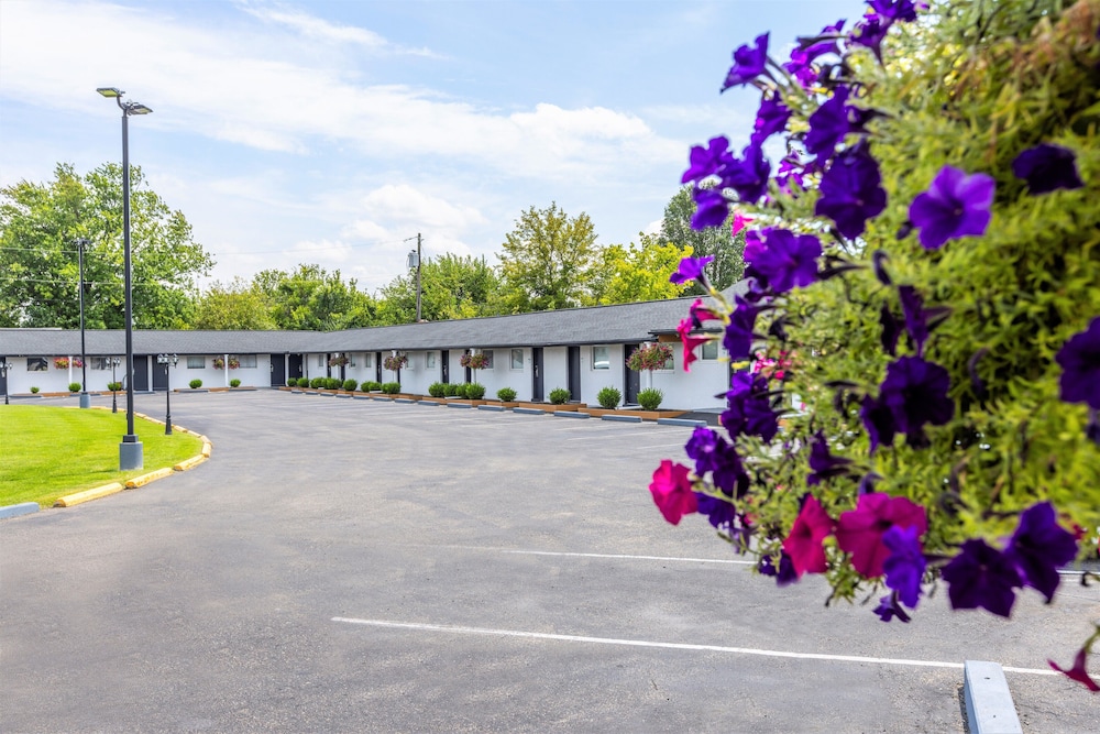 Butler Inn 44/56