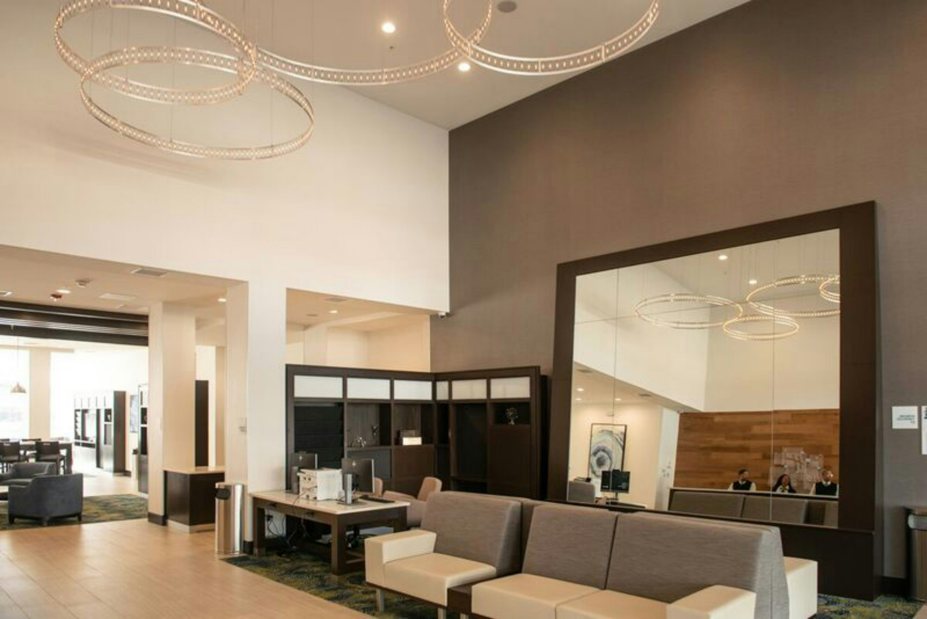 Holiday Inn Hotel Suites Farmington Hills Detroit Nw 7/50