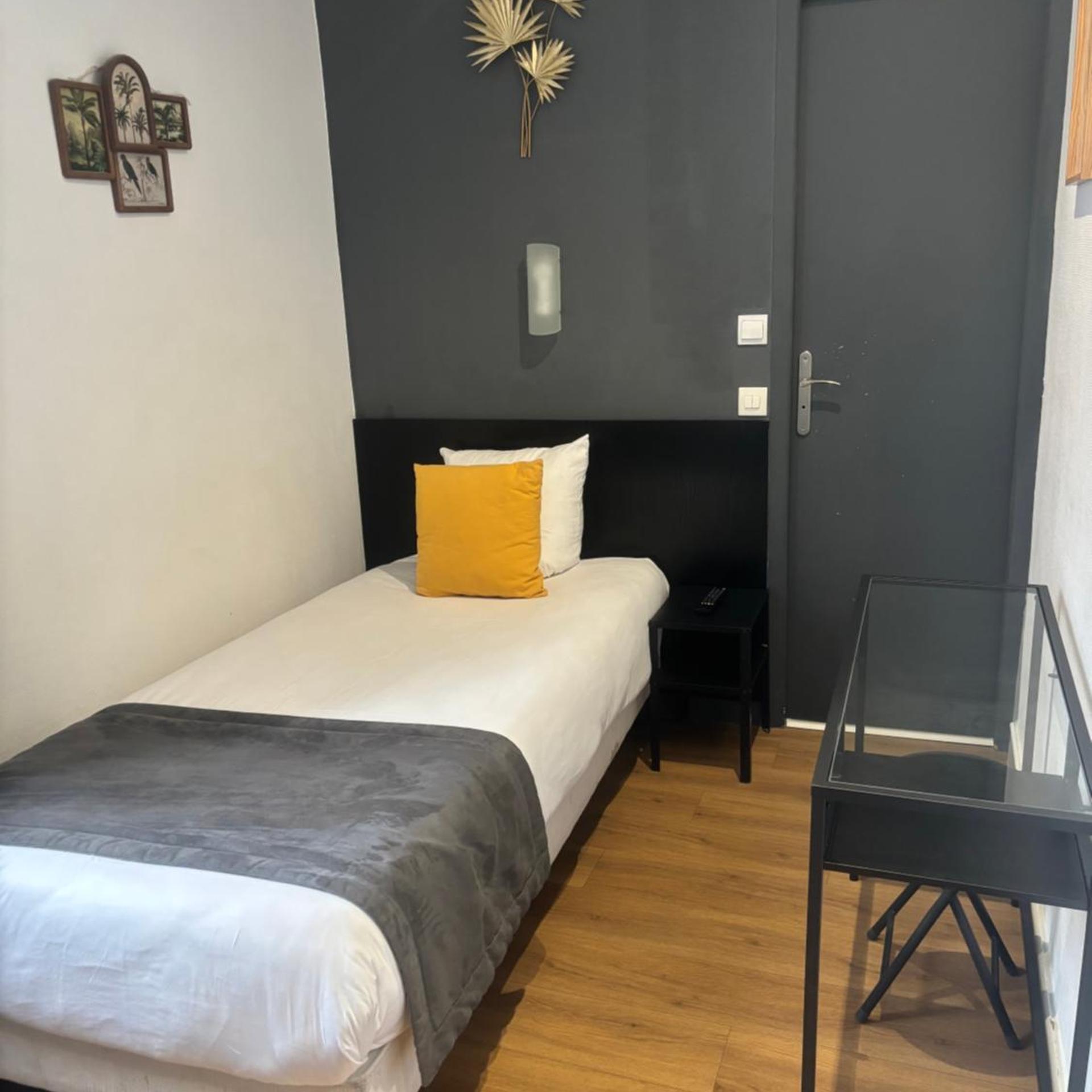 Room, Single