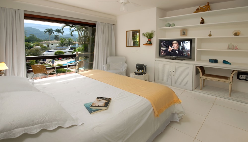 Connecting, Superior, Suite, King Bed, Pool View, Sofa