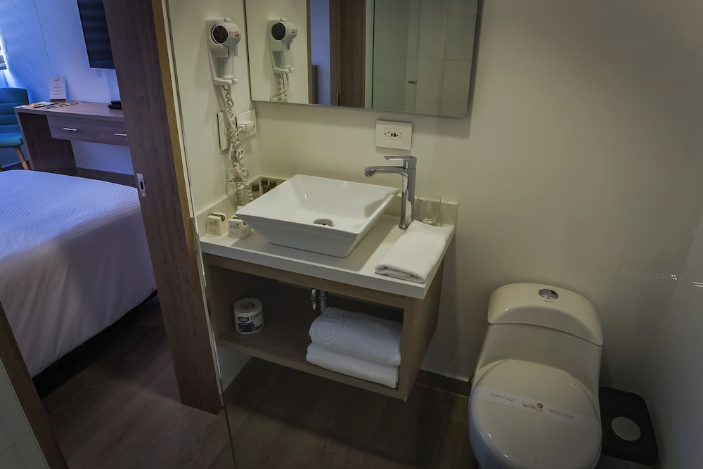 Hotel Lomas 10 68/68