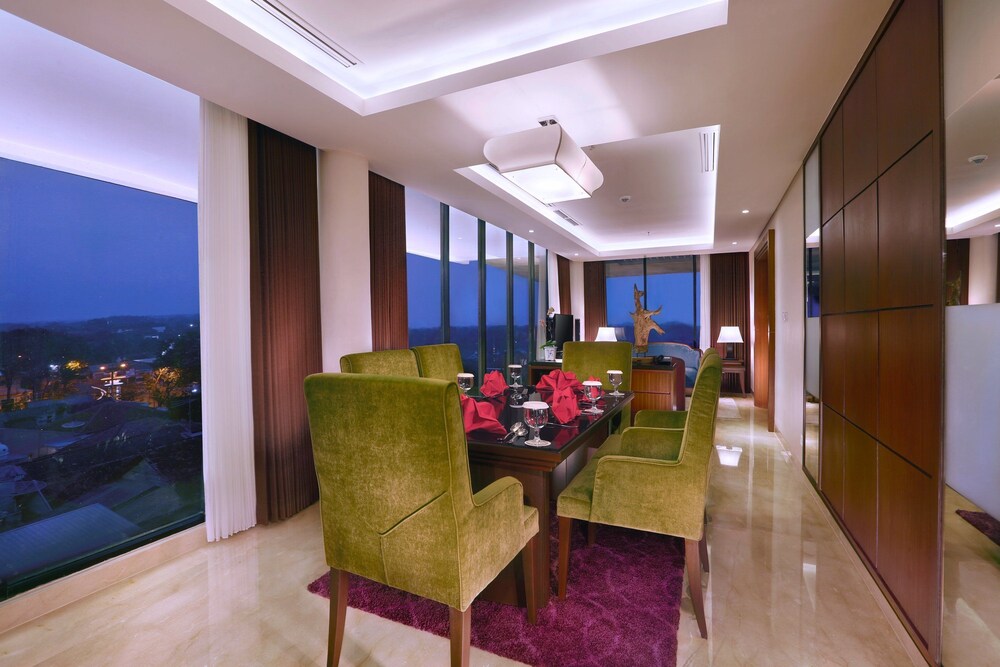 Aston Bojonegoro City Hotel 23/35