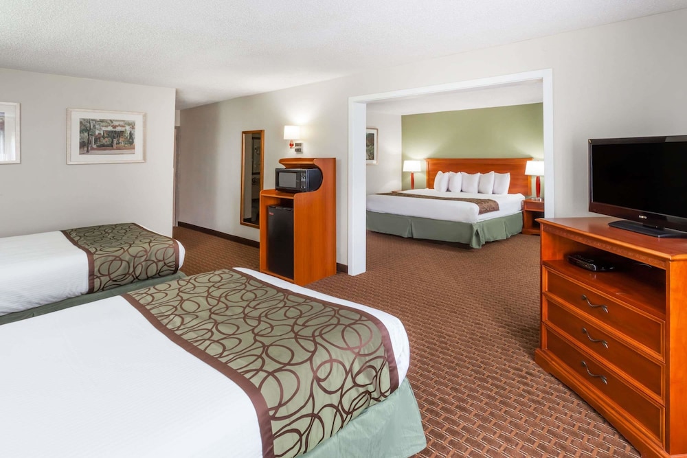 Baymont By Wyndham Peoria 9/22