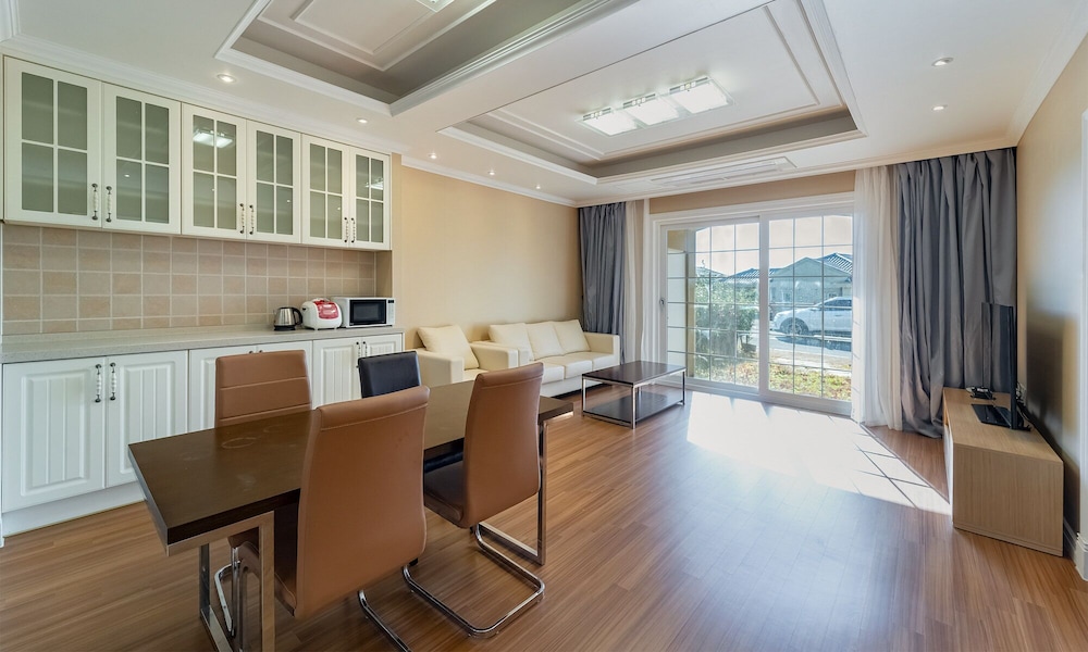 Kylin Villa Resort 48/59