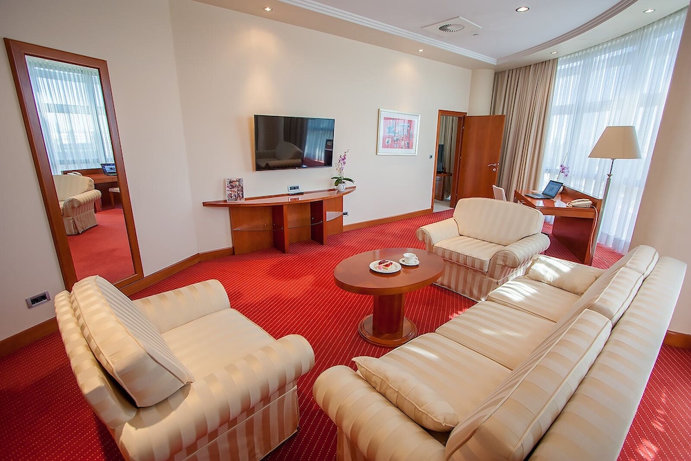 Antunovic Hotel 28/50