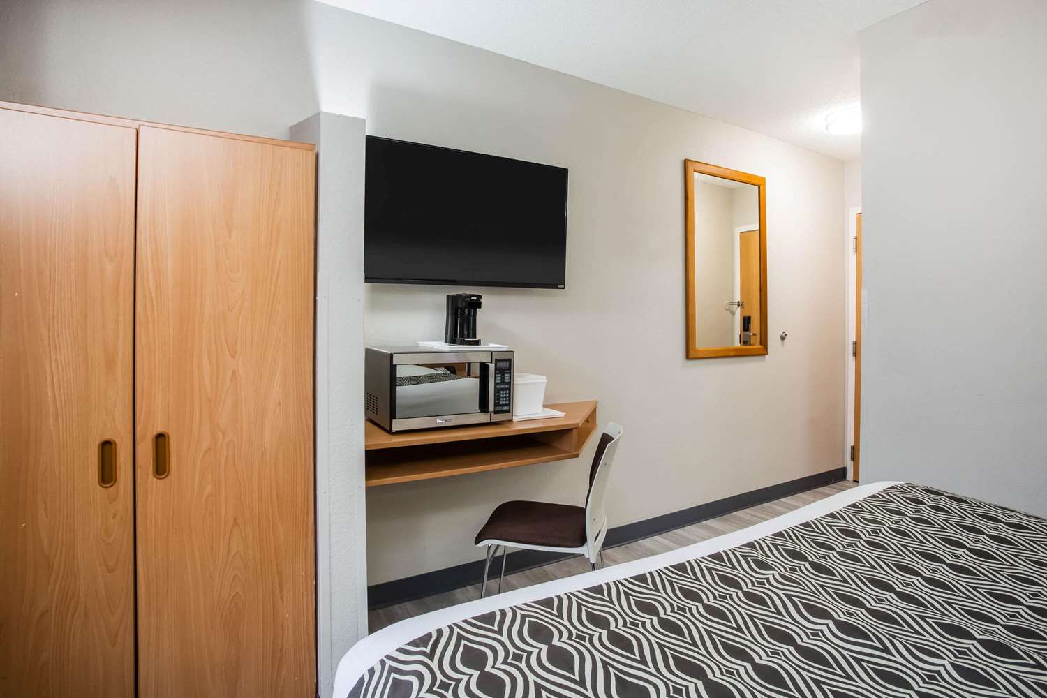 Microtel Inn & Suites by Wyndham Southern Pines / Pinehurst 32/41