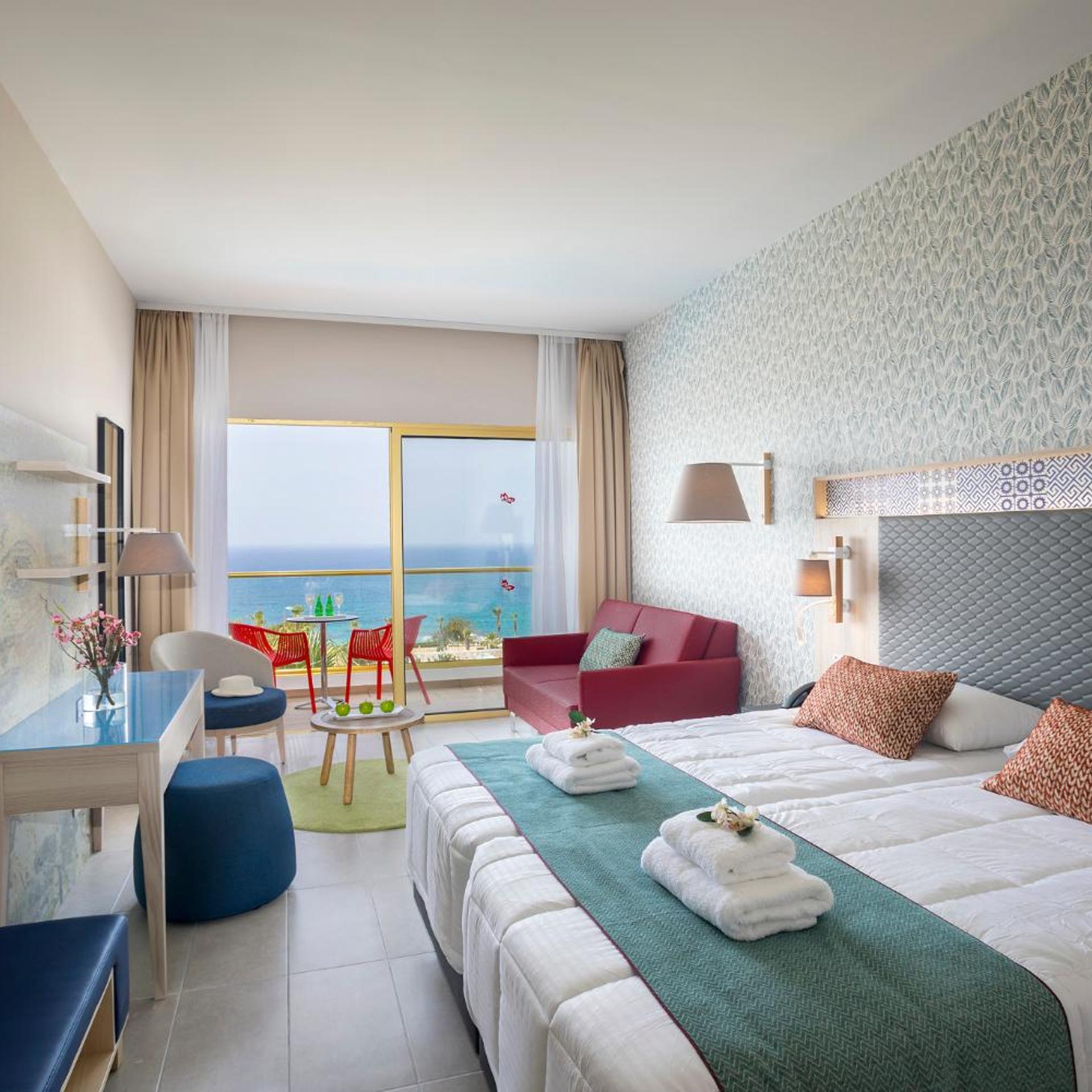 Family, Sea View, Sofa