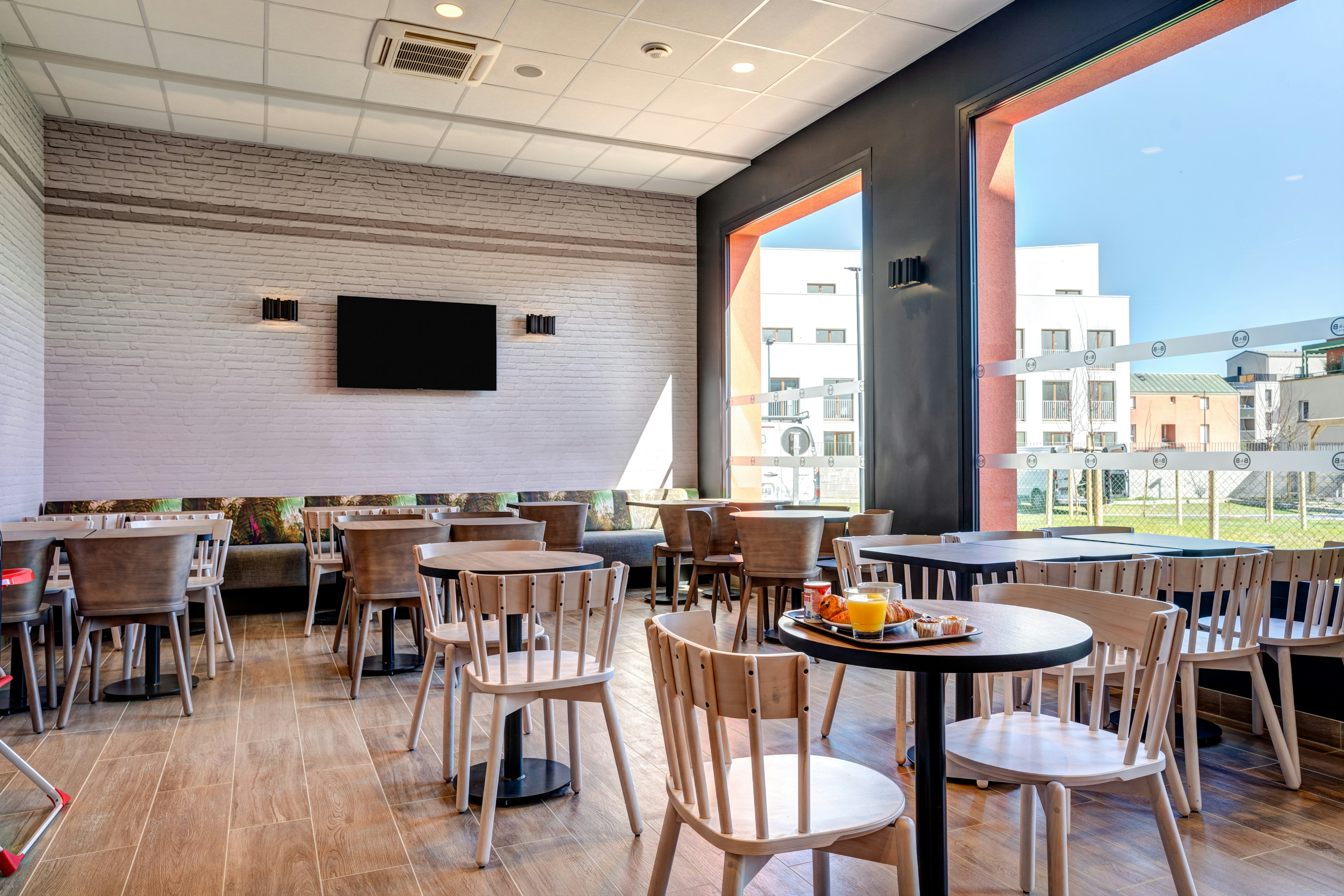 B&B HOTEL Bois d Arcy Saint Quentin en Yvelines 40/46