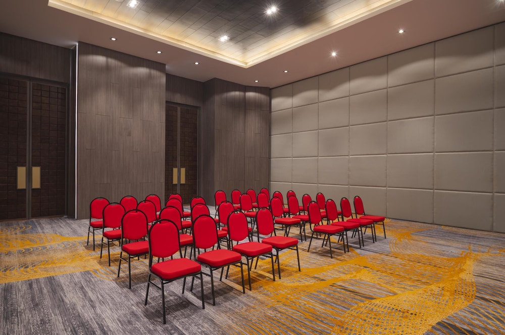 Radisson RED Phuket Patong Beach 38/48