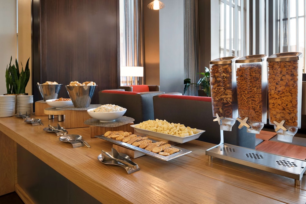 Embassy Suites By Hilton Chicago-Naperville 38/53