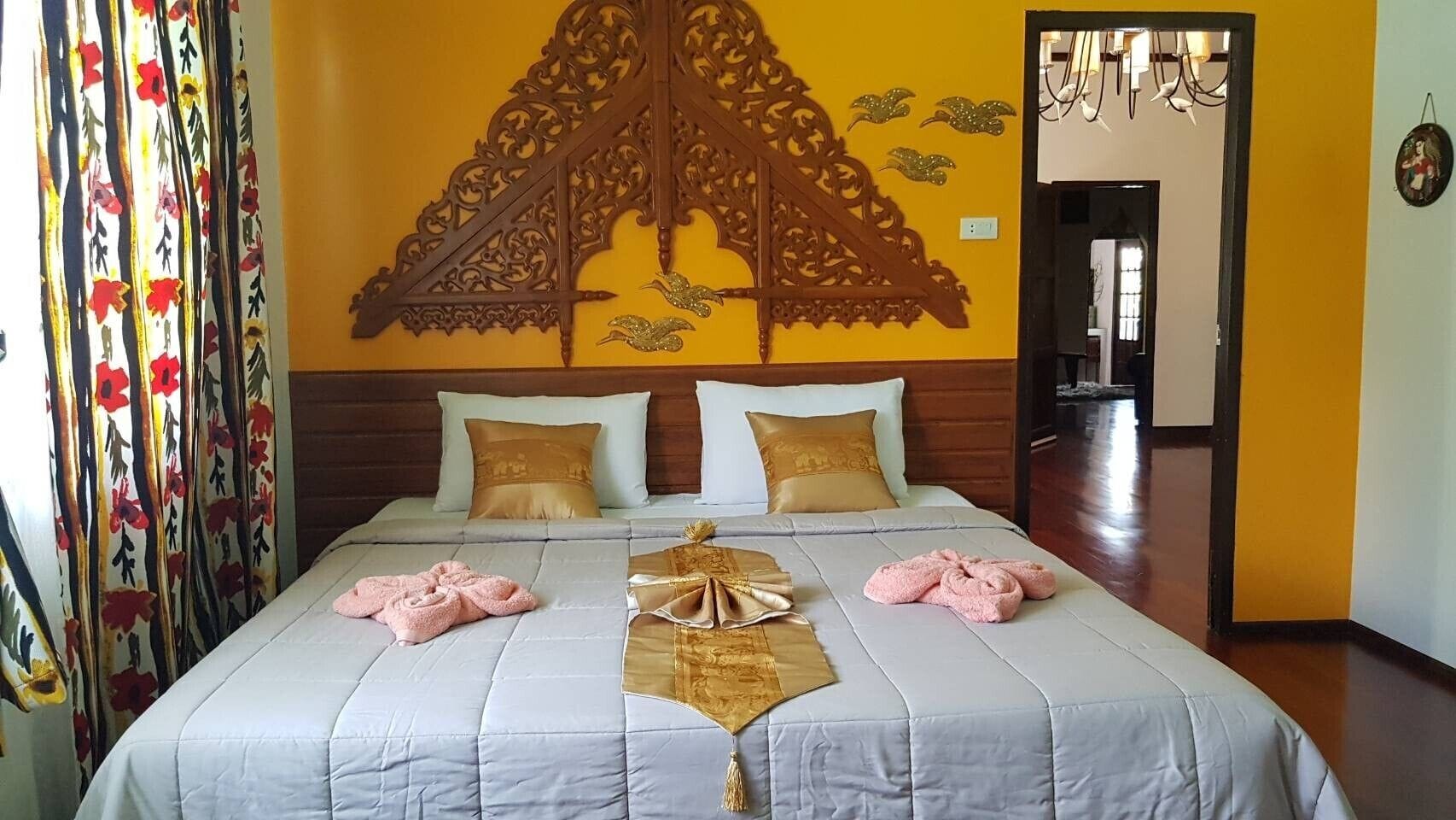 SUPERIOR, KING BED, NO WINDOW