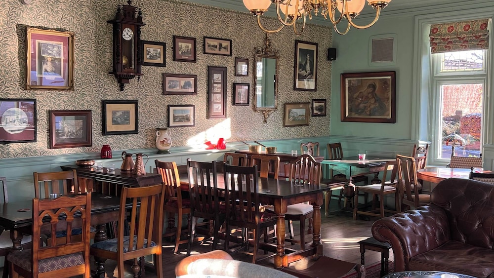 The Royal Oak Hotel And Restaurant 41/49