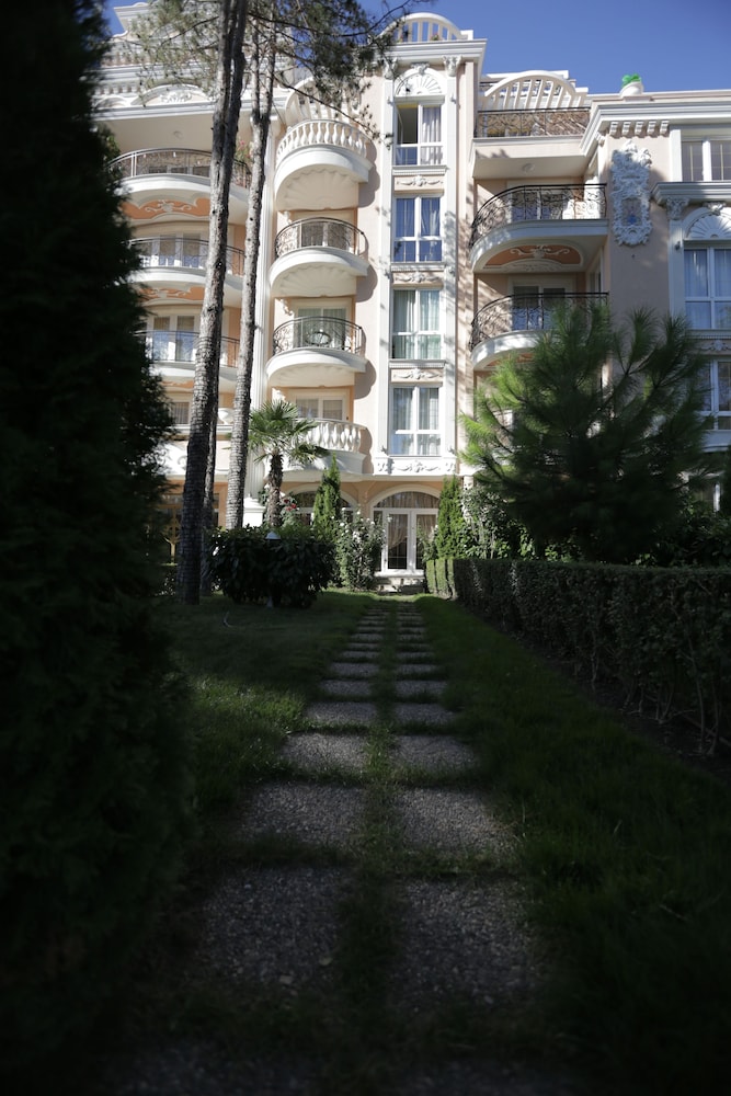 Venera and Anastasia Palace Apartments 72/75