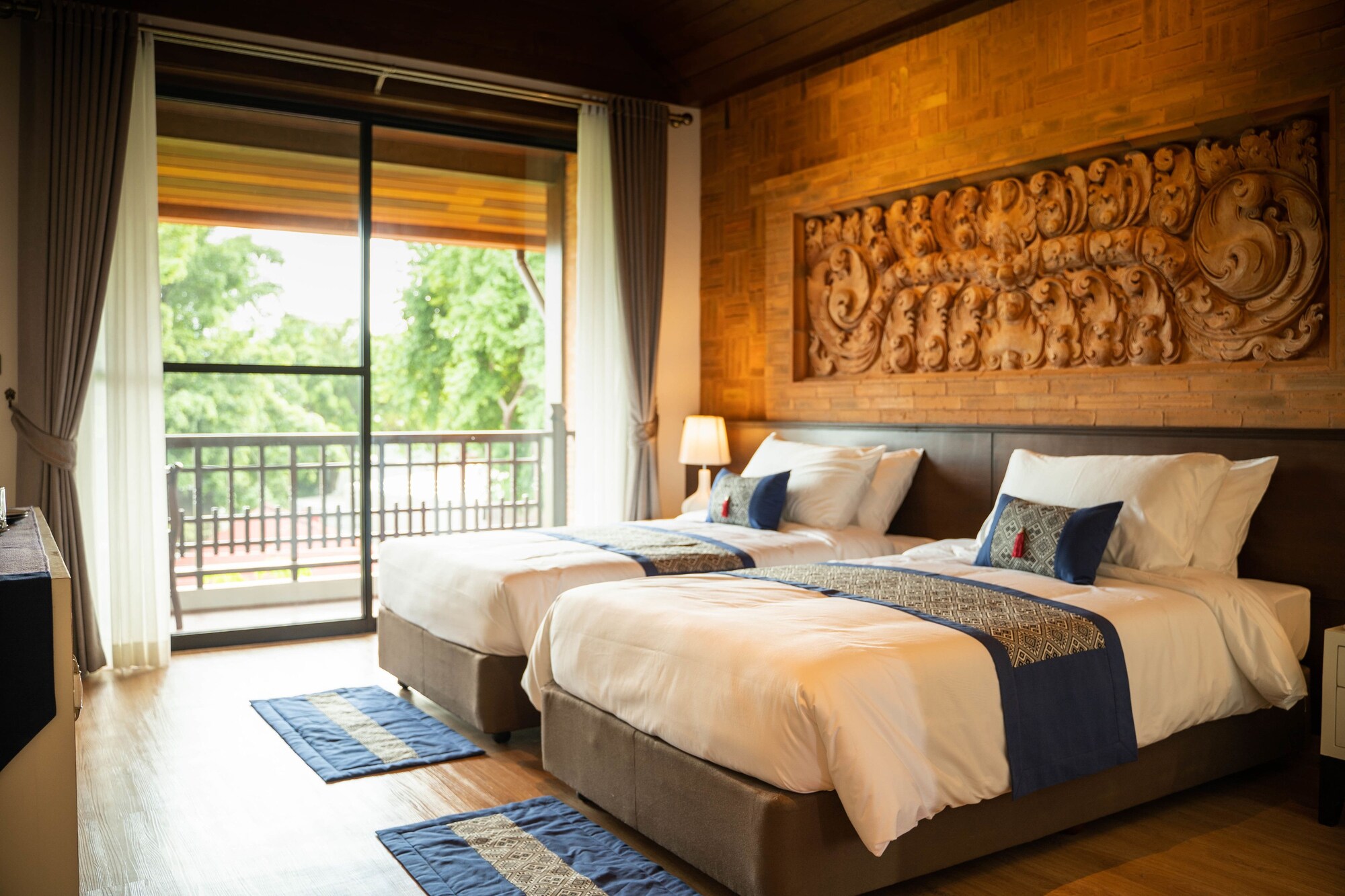 DELUXE, TWIN BEDS, BALCONY