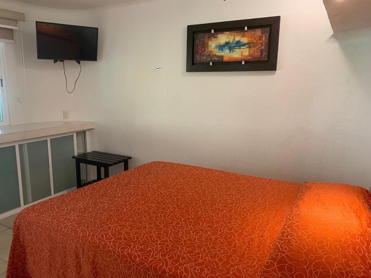Standard, Queen Bed