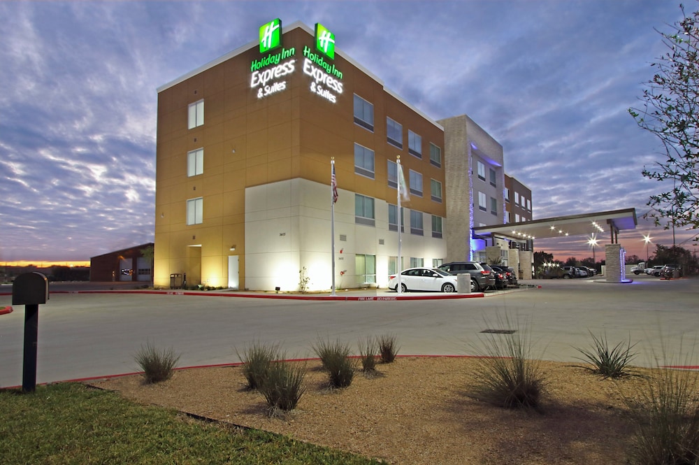 Holiday Inn Express And Suites Katy 2/54