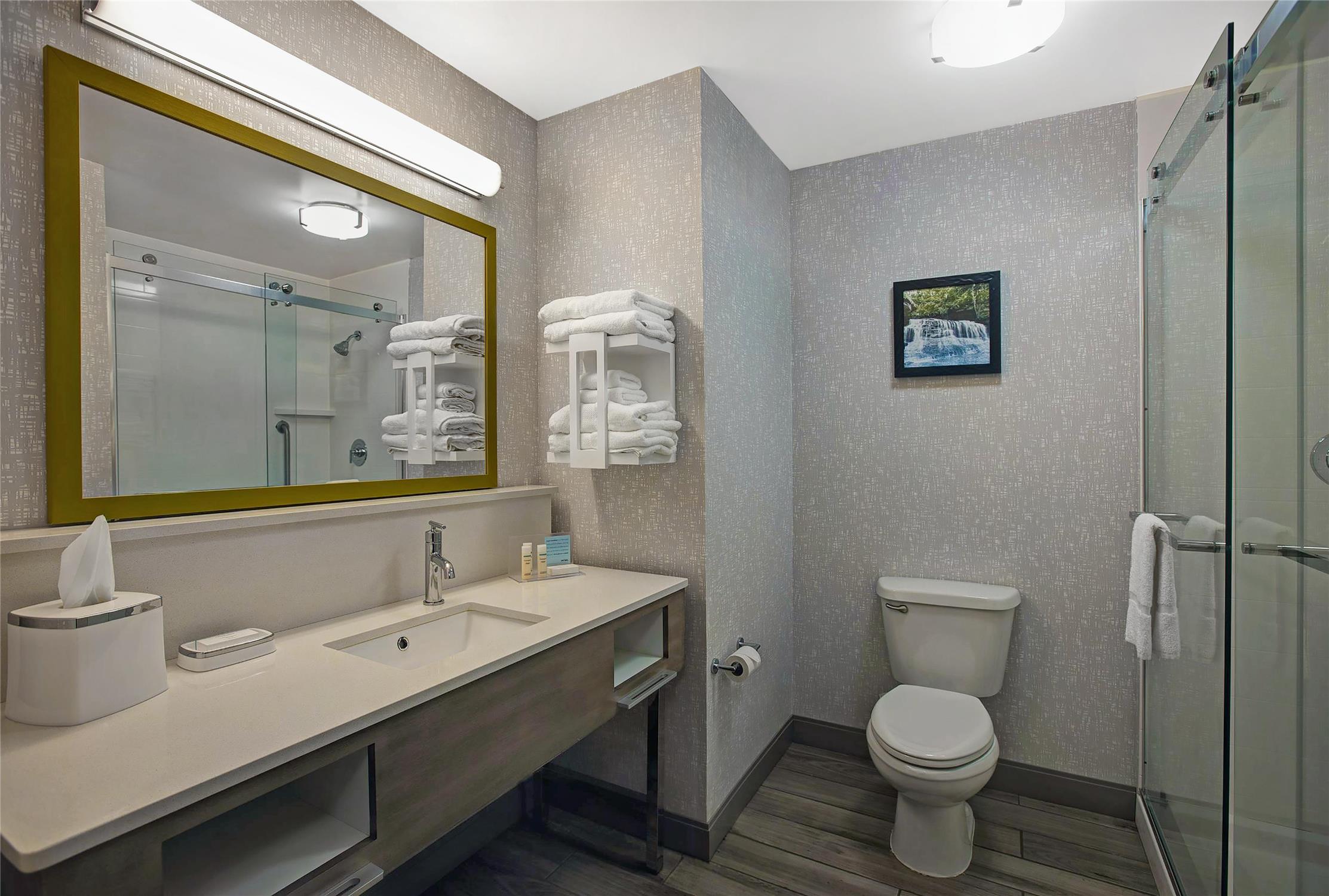 Hampton Inn Westfield 44/45