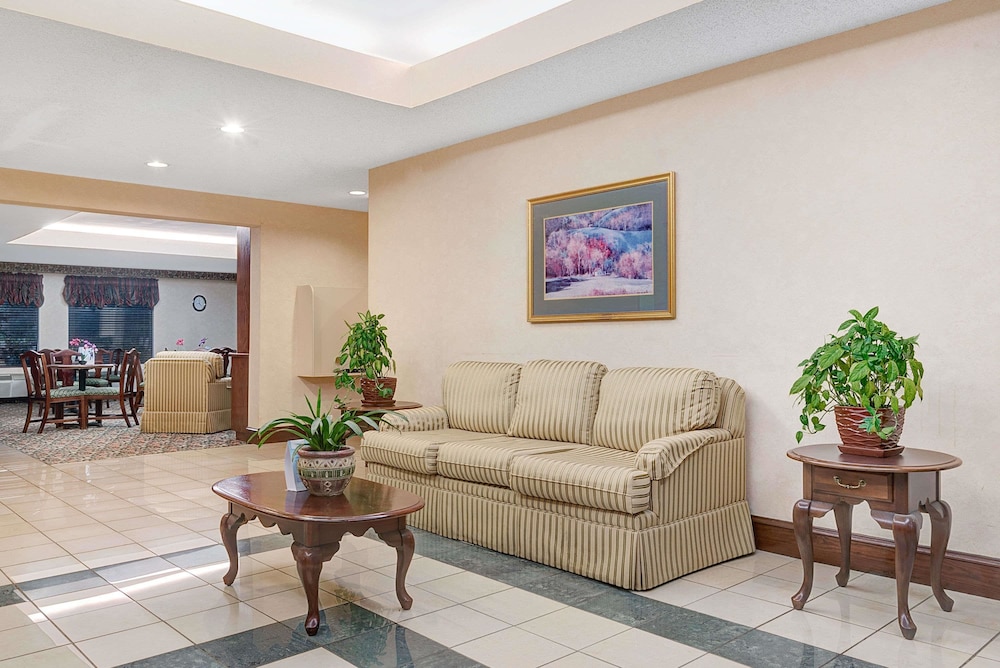 Days Inn By Wyndham Burlington East 23/31