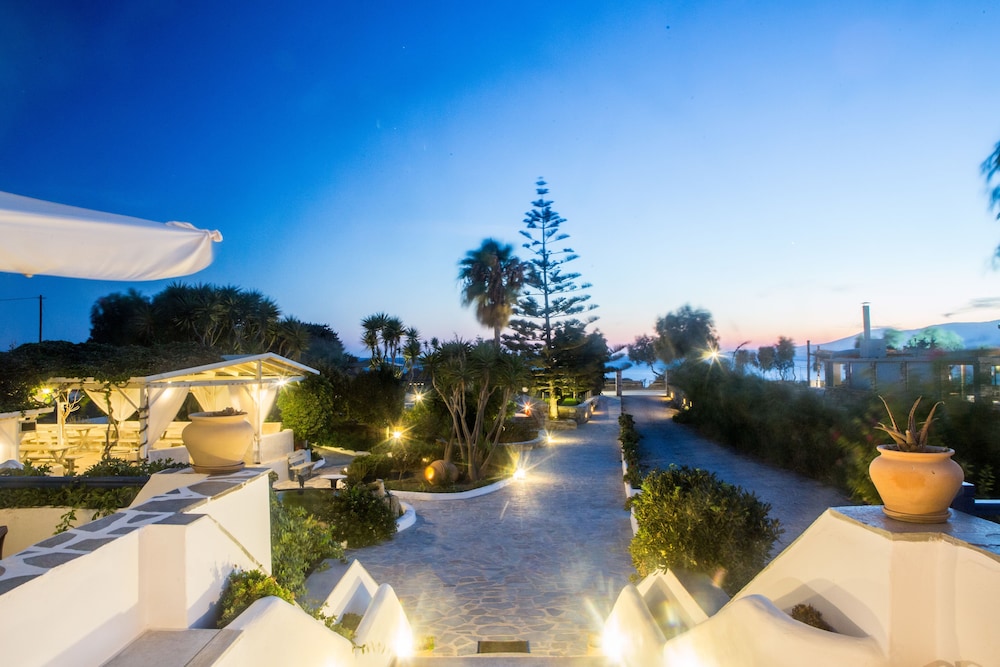 Athina Studios & Suites 44/50