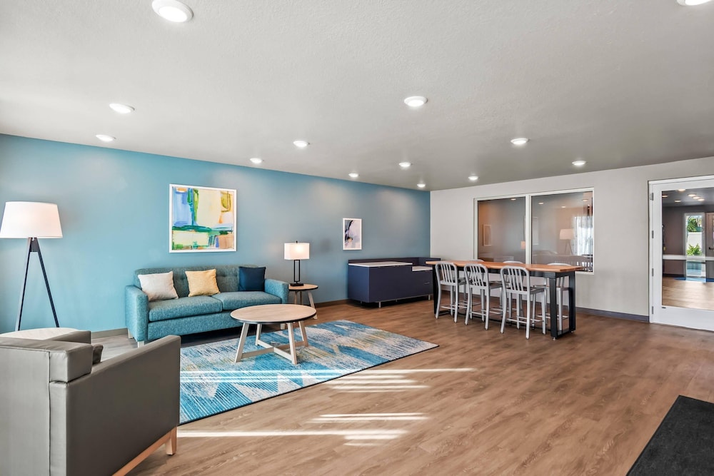 WoodSpring Suites Palm Springs - West Palm Beach, FL 31/44