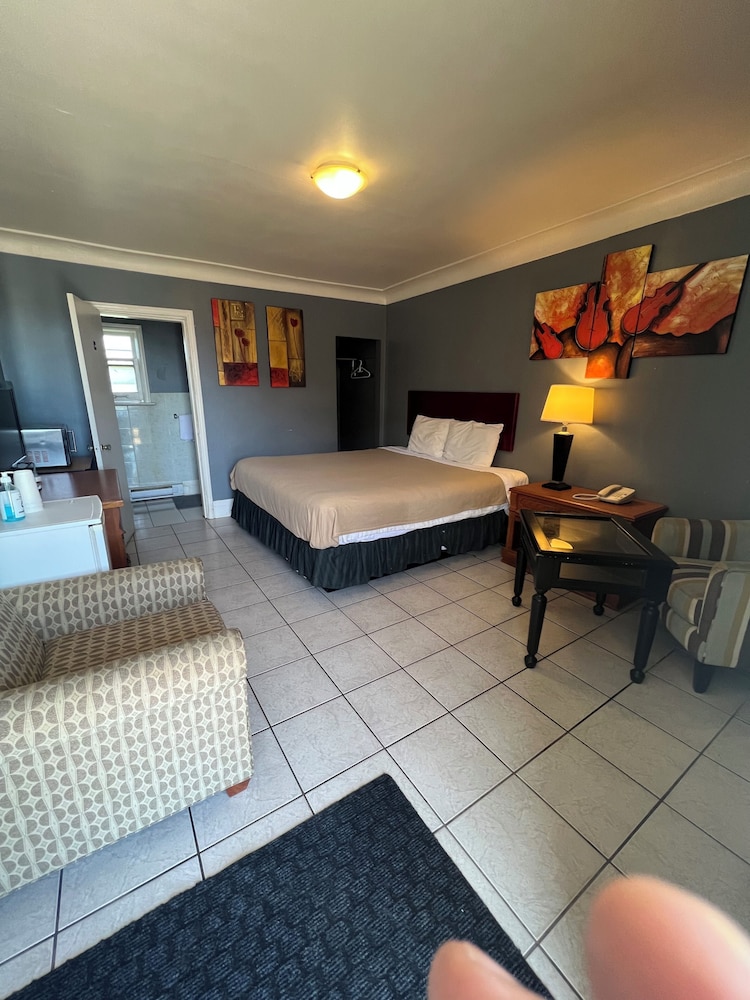 Tulip Motel 22/50