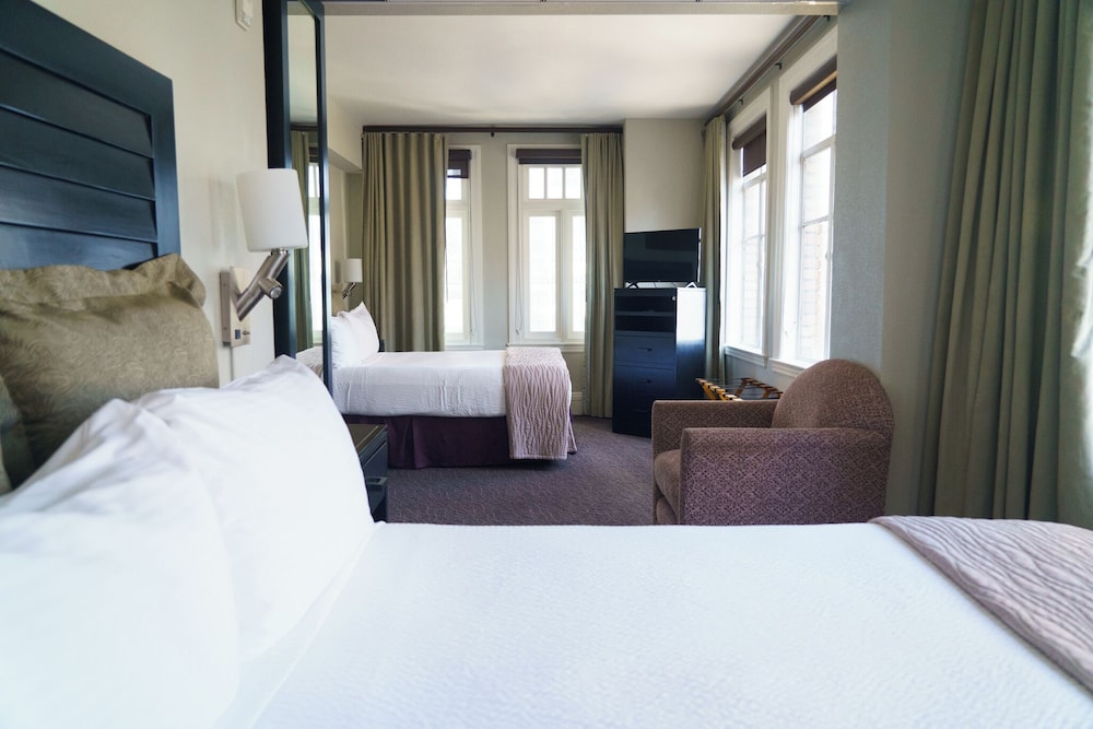SUITE, 2 DOUBLE BEDS, ACCESSIBLE