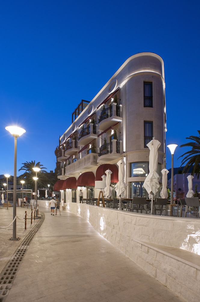 Boutique Hotel La Roche 2/50