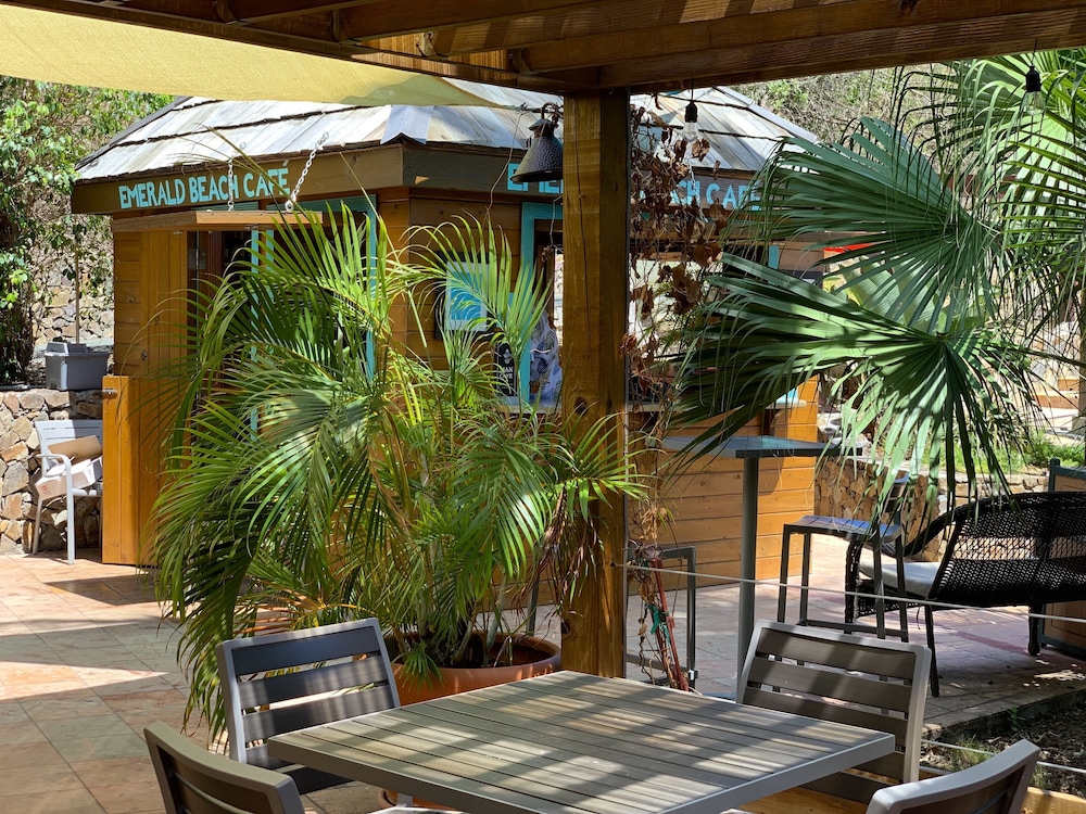 Emerald Beach Resort 50/74