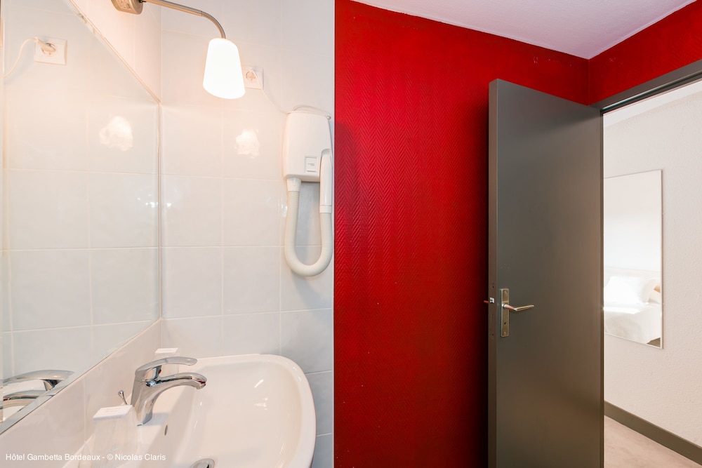Adjoining, Family, Double and Twin Beds، Hotel Gambetta 7/10