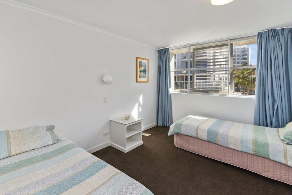 SUNDECK GARDENS 24/47