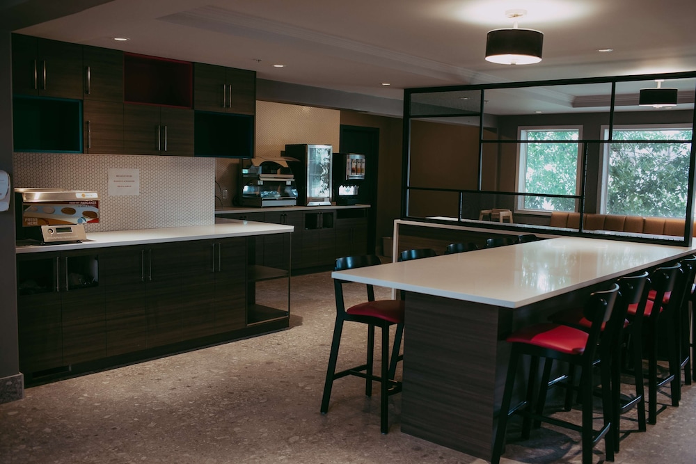 Best Western Plus West Edmonton 59/77