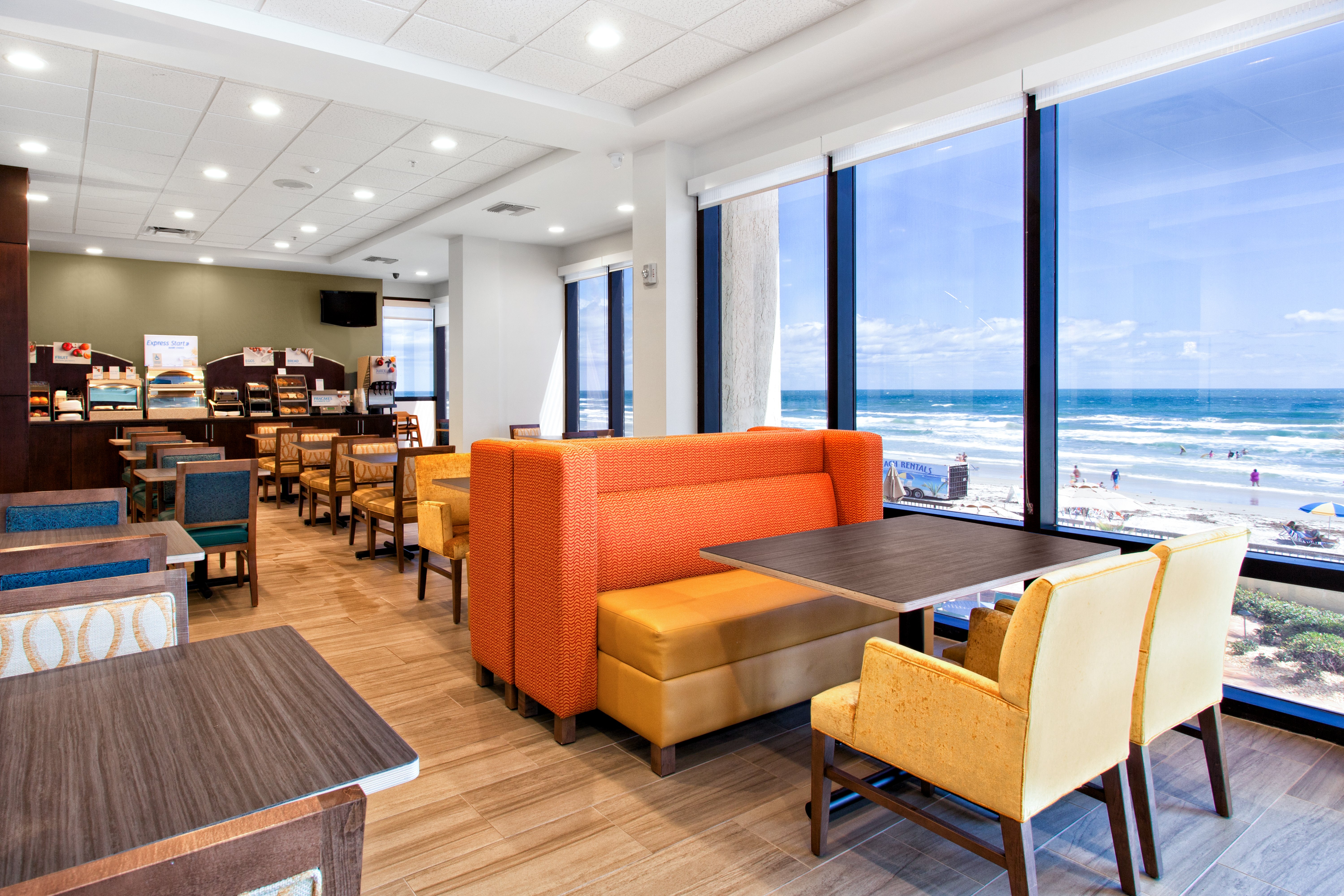 Holiday Inn Express Hotel Suites Oceanfront Daytona Beach Shores 35/48
