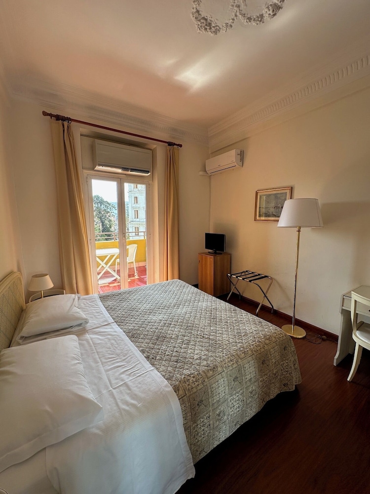 ROOM, QUADRUPLE, BALCONY
