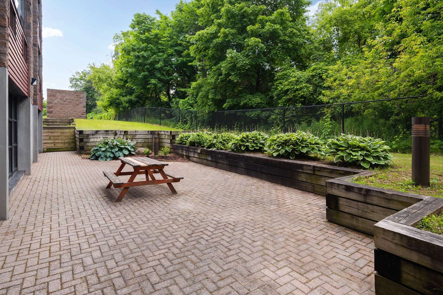 Travelodge by Wyndham Barrie on Bayfield 23/24