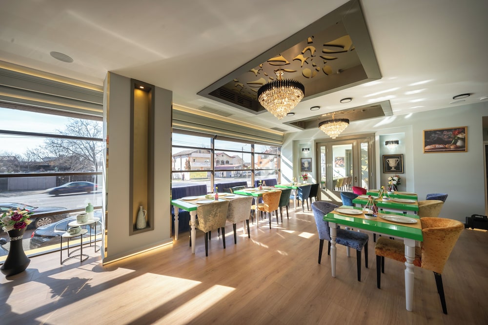 Phoenicia Comfort Hotel 39/51