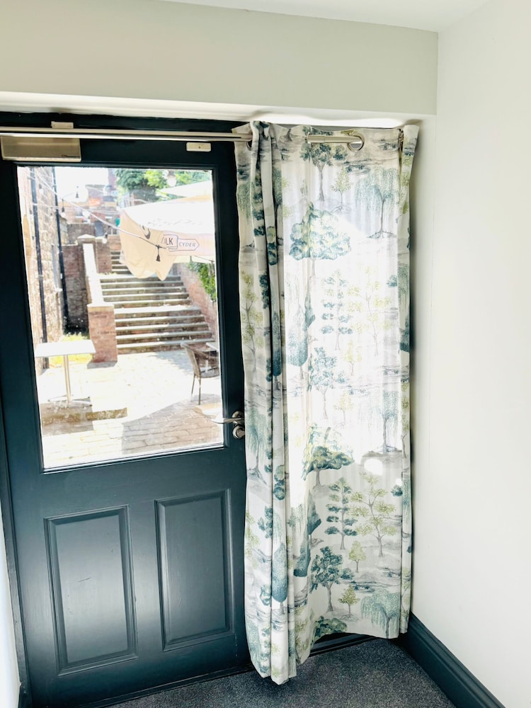 The George Wright Boutique Hotel, Bar & Restaurant 2/44