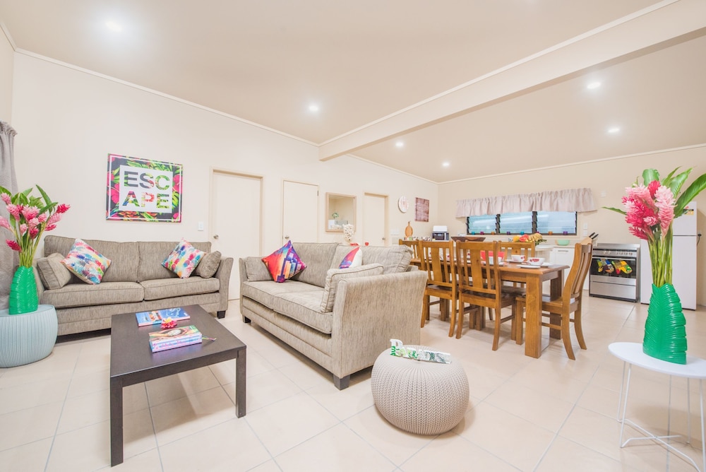 Cook Islands Holiday Villas Blackrock 11/26