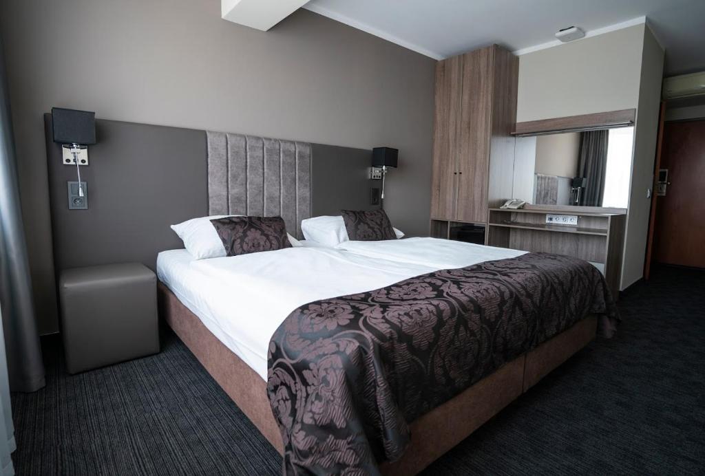 Classic, King Bed