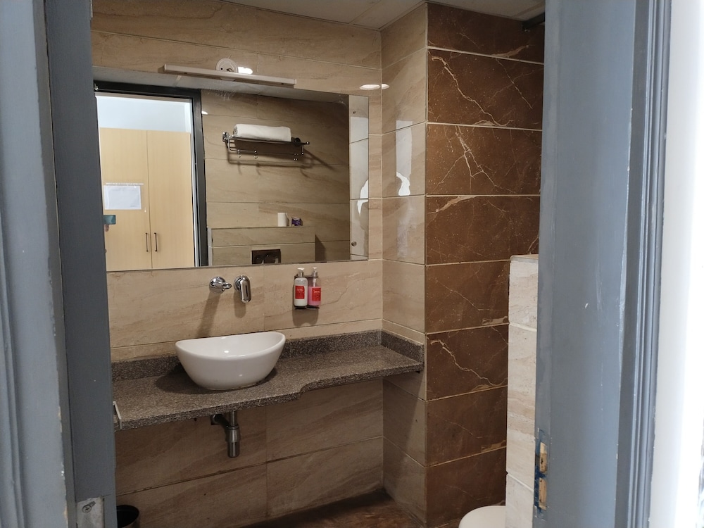 SaltStayz Sector 39 - Subhash Chowk 50/50