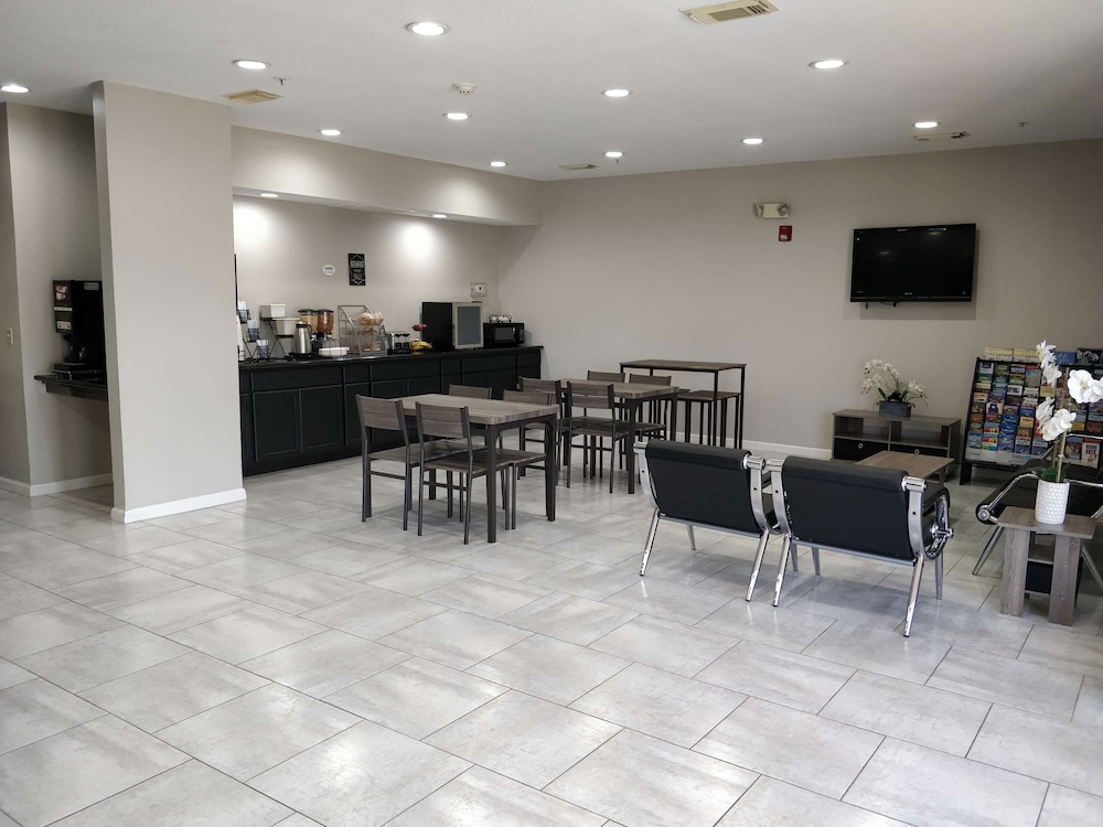 SureStay Hotel by Best Western Orange 26/34