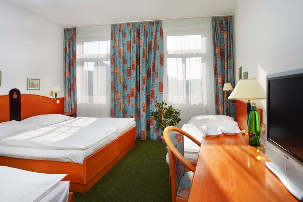 Hotel Merkur 28/63