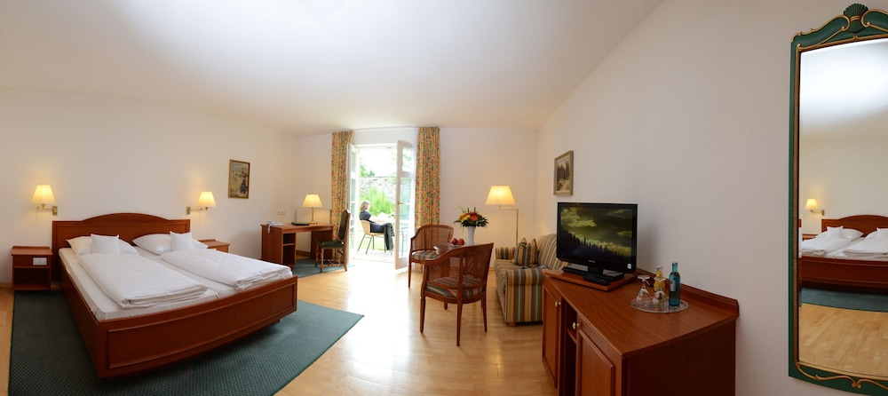 SUPERIOR, DOUBLE BED